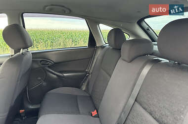Хэтчбек Ford Focus 2004 в 
