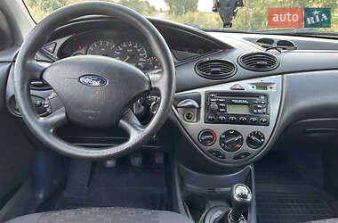 Хэтчбек Ford Focus 2004 в 