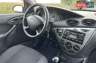 Хэтчбек Ford Focus 2004 в 