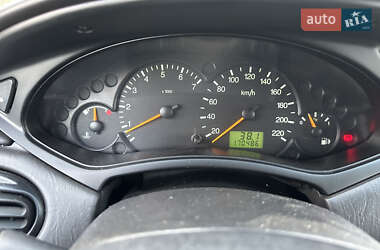Хэтчбек Ford Focus 2004 в 