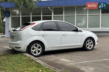 Хэтчбек Ford Focus 2010 в 