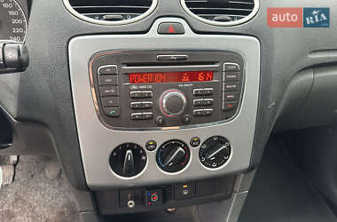 Хэтчбек Ford Focus 2007 в 