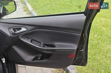 Хэтчбек Ford Focus 2015 в 