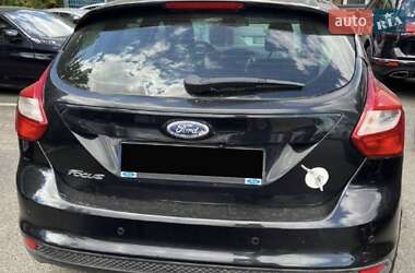 Хэтчбек Ford Focus 2012 в 