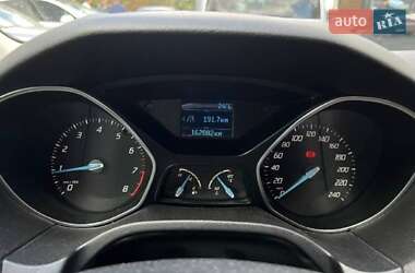 Хэтчбек Ford Focus 2012 в 