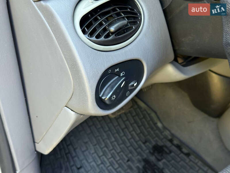 Седан Ford Focus 2003 в Днепре