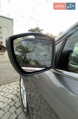 Хэтчбек Ford Focus 2011 в 