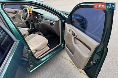 Седан Ford Focus 2000 в 