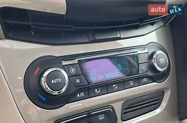 Седан Ford Focus 2011 в 