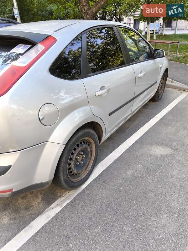 Хэтчбек Ford Focus 2006 в Мукачево