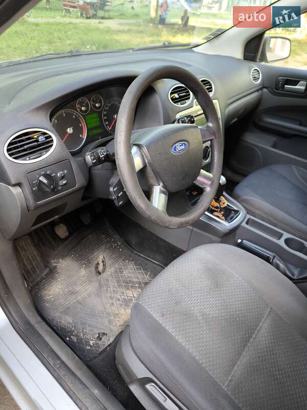Хэтчбек Ford Focus 2006 в Мукачево