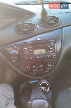Седан Ford Focus 2000 в 