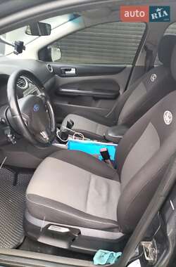 Хэтчбек Ford Focus 2011 в 