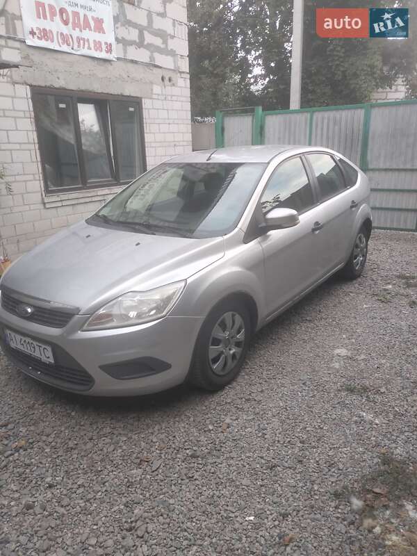 Хэтчбек Ford Focus 2010 в 