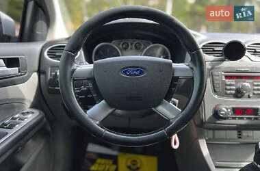 Хэтчбек Ford Focus 2010 в 