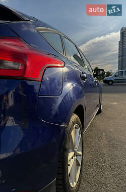 Хэтчбек Ford Focus 2015 в 
