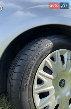 Хэтчбек Ford Focus 2007 в 