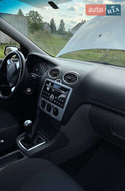 Хэтчбек Ford Focus 2007 в 