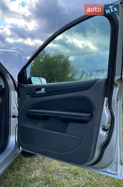 Хэтчбек Ford Focus 2007 в 