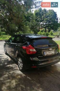 Хэтчбек Ford Focus 2011 в 