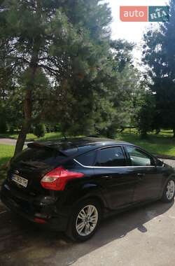 Хэтчбек Ford Focus 2011 в 