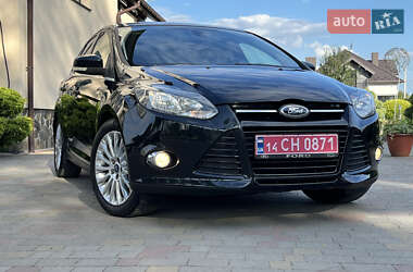 Хэтчбек Ford Focus 2012 в 