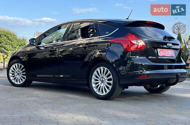 Хэтчбек Ford Focus 2012 в 