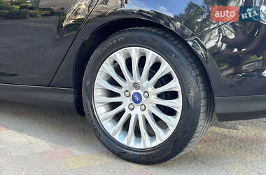 Хэтчбек Ford Focus 2012 в 