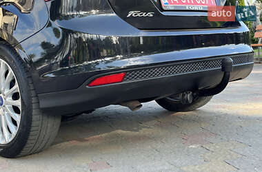 Хэтчбек Ford Focus 2012 в 