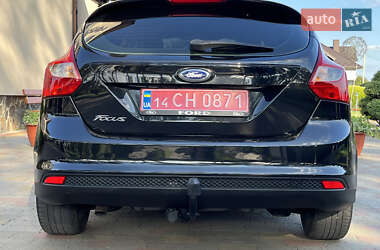 Хэтчбек Ford Focus 2012 в 