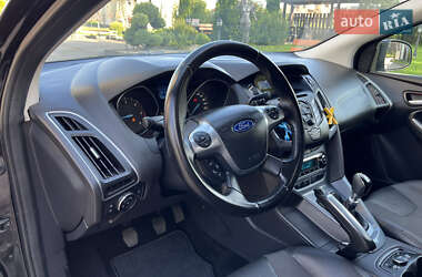 Хэтчбек Ford Focus 2012 в 