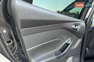 Хэтчбек Ford Focus 2012 в 