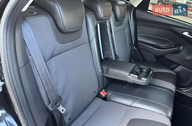 Хэтчбек Ford Focus 2012 в 