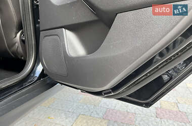 Хэтчбек Ford Focus 2012 в 