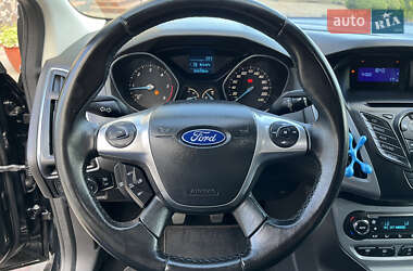 Хэтчбек Ford Focus 2012 в 