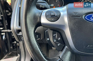 Хэтчбек Ford Focus 2012 в 
