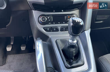 Хэтчбек Ford Focus 2012 в 