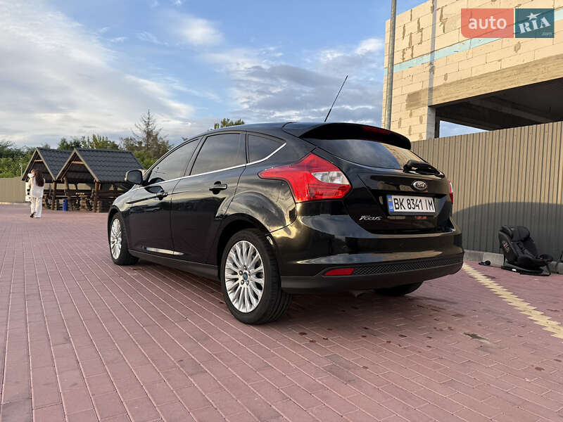 Хэтчбек Ford Focus 2013 в Сарнах