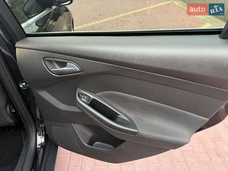 Хэтчбек Ford Focus 2013 в Сарнах