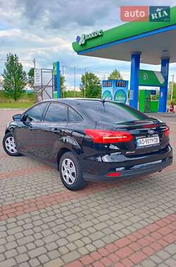 Седан Ford Focus 2015 в 