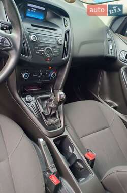 Седан Ford Focus 2015 в 