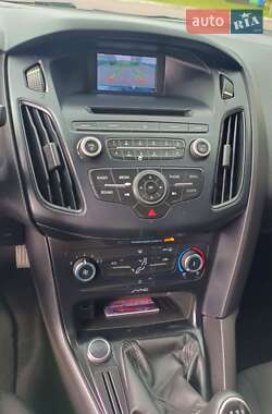 Седан Ford Focus 2015 в 