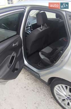 Хэтчбек Ford Focus 2012 в 