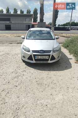 Хэтчбек Ford Focus 2012 в 