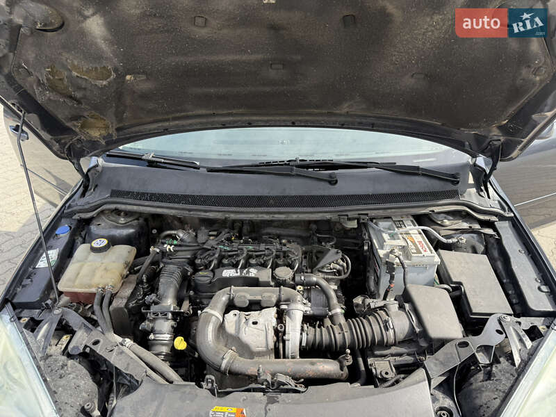 Хэтчбек Ford Focus 2005 в Городке