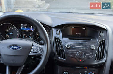 Седан Ford Focus 2016 в 