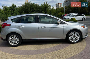 Хэтчбек Ford Focus 2015 в 