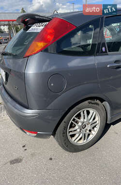 Хэтчбек Ford Focus 2003 в 