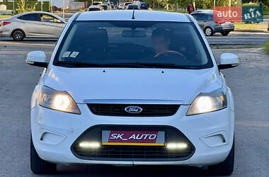 Хэтчбек Ford Focus 2011 в 