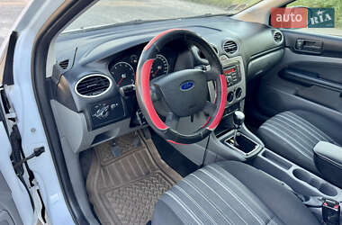 Хэтчбек Ford Focus 2011 в 
